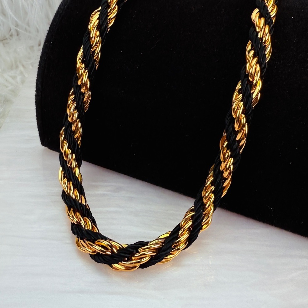 Gorgeous vintage Goldton and Black Twisted Rope Necklace - Picture 1 of 11